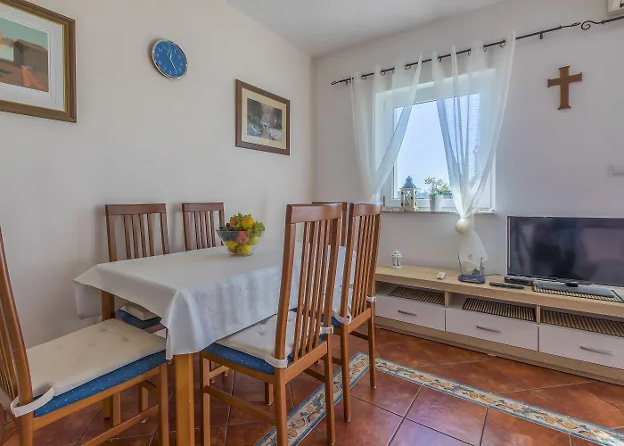 Charmantes Mit 2 Fahrraedern Und Nur 400 Meter Zum Appartement Selce