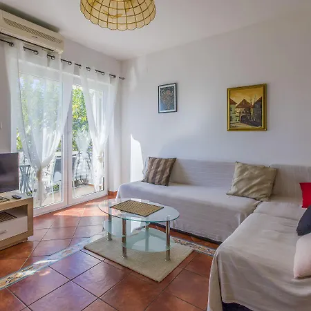Apartment Charmantes Mit 2 Fahrraedern Und Nur 400 Meter Zum Selce