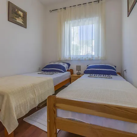 Apartment Charmantes Mit 2 Fahrraedern Und Nur 400 Meter Zum *
